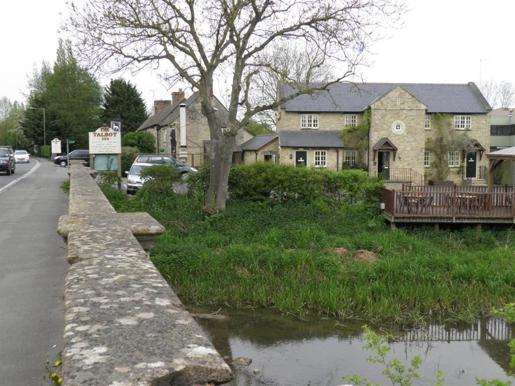 ザ タルボット イン Eynsham エクステリア 写真